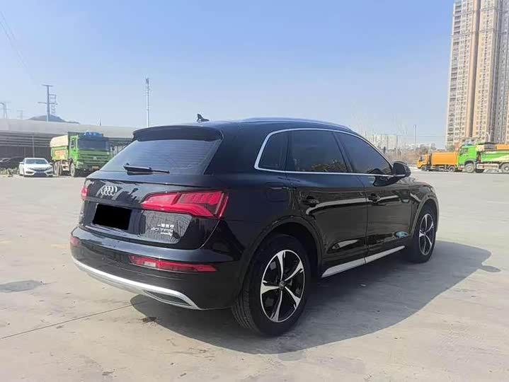 Фото 4 - Audi Q5L