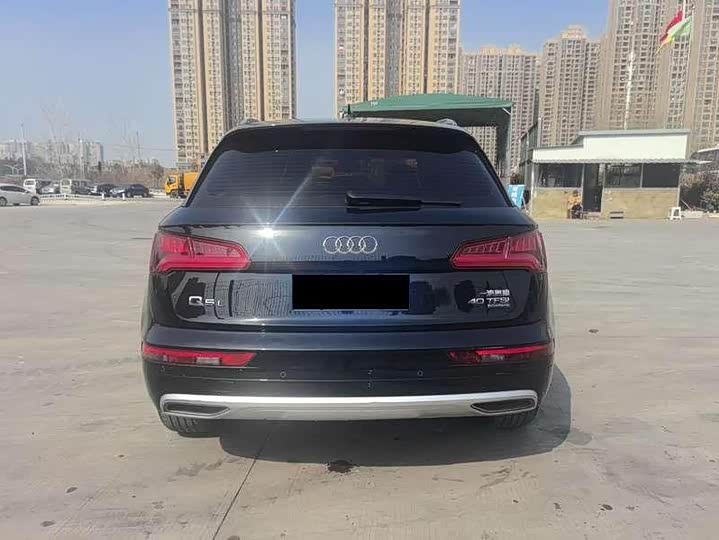 Фото 5 - Audi Q5L