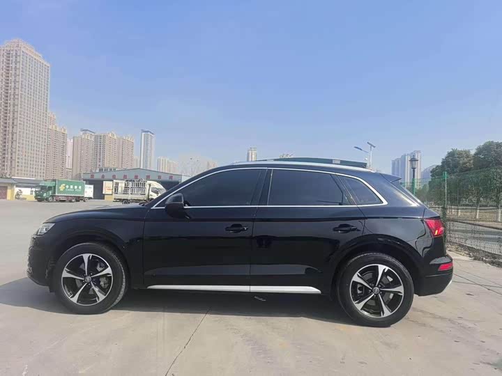 Фото 7 - Audi Q5L