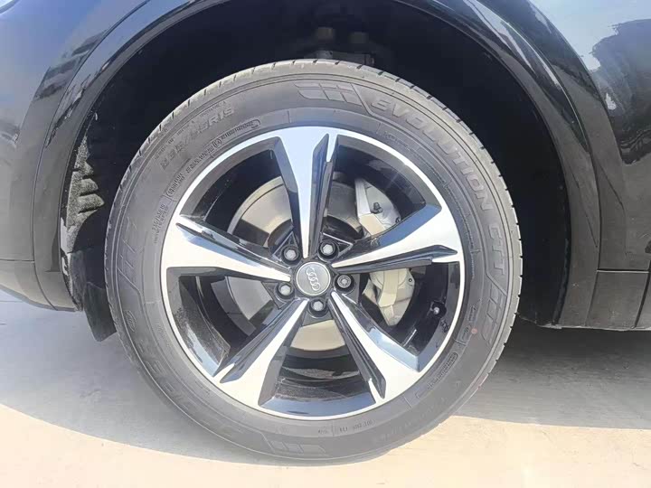 Фото 8 - Audi Q5L