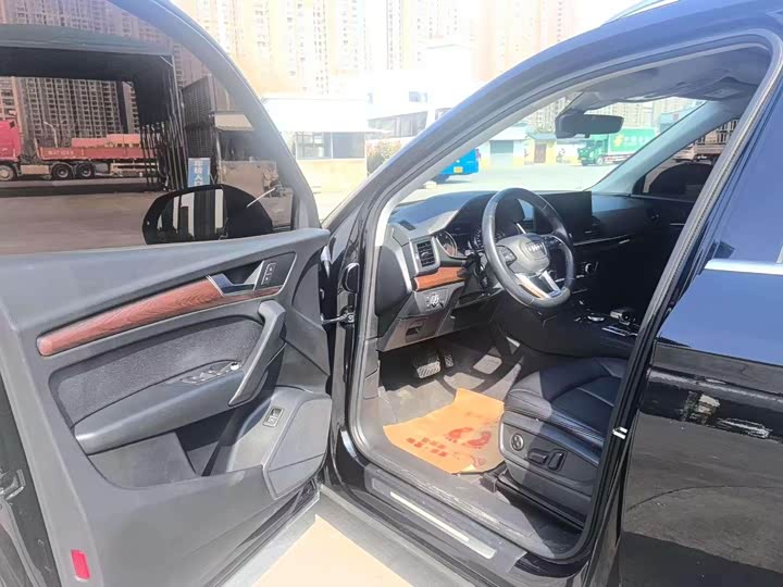 Фото 9 - Audi Q5L