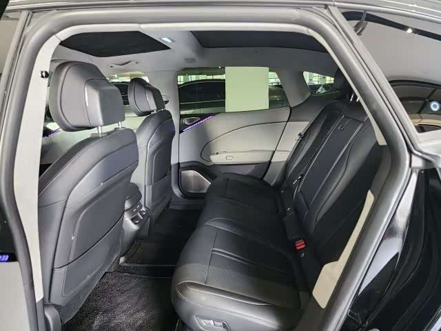 Фото 6 - Zeekr 007