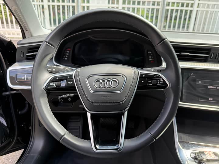 Фото 8 - Audi A6L
