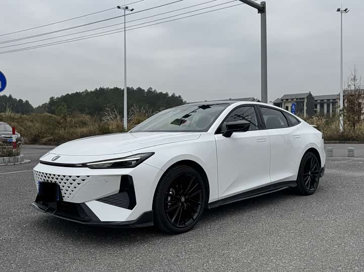 Фото 1 - Changan UNI-V