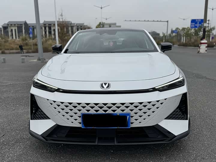 Фото 2 - Changan UNI-V