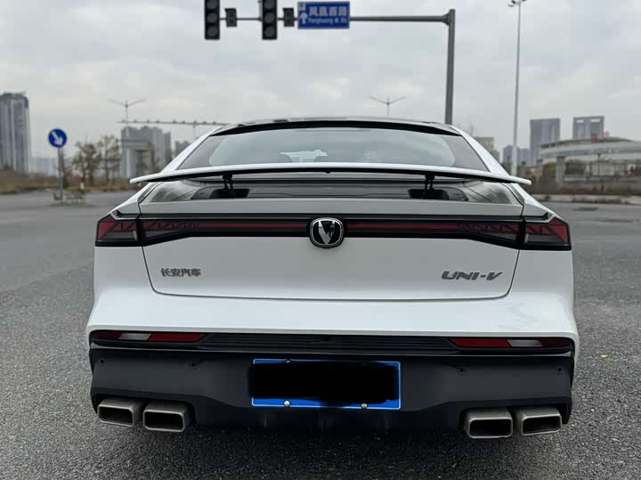 Фото 8 - Changan UNI-V