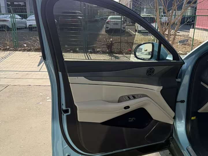 Фото 5 - Denza N7