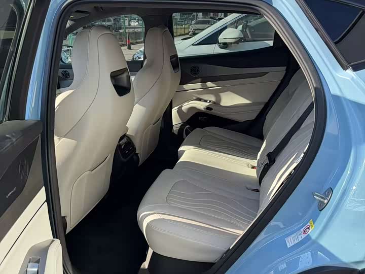 Фото 6 - Denza N7