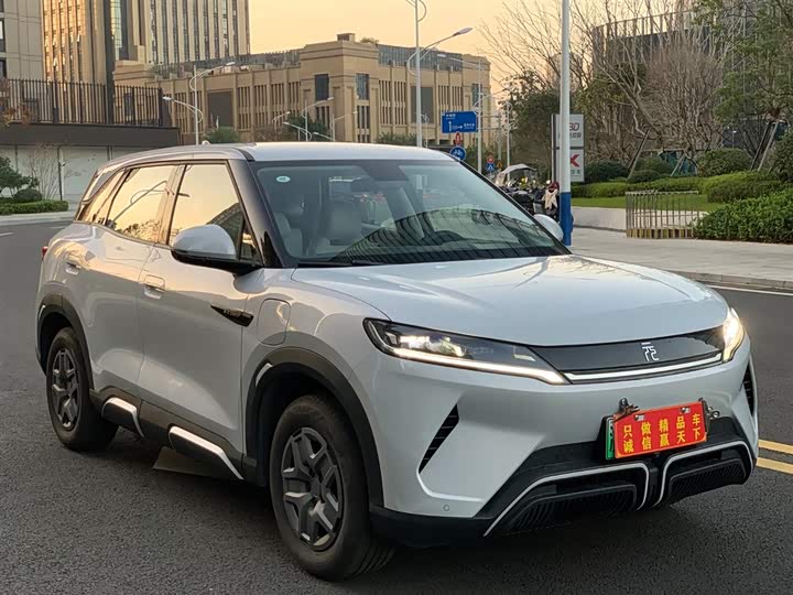 Фото 3 - BYD Yuan Up