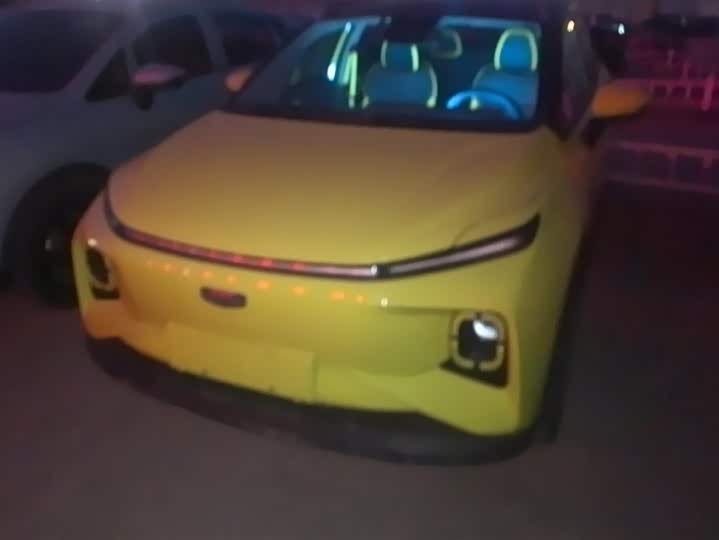 Фото 2 - Geely Geometry E Firefly