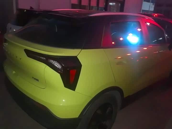 Фото 3 - Geely Geometry E Firefly