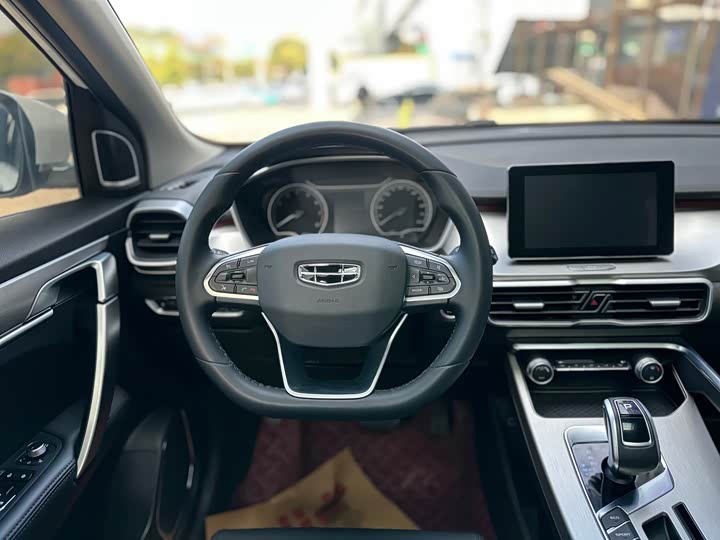 Фото 7 - Geely Coolray