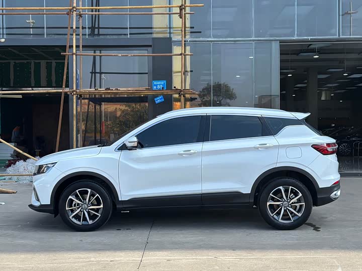 Фото 8 - Geely Coolray