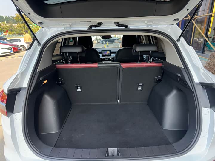 Фото 9 - Geely Coolray