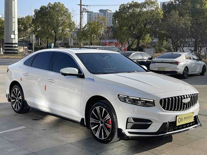 Фото 3 - Geely Preface