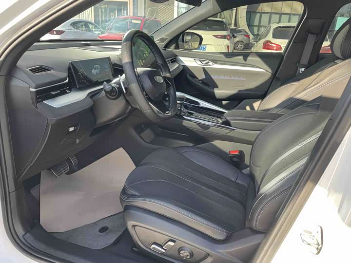 Фото 4 - Geely Preface