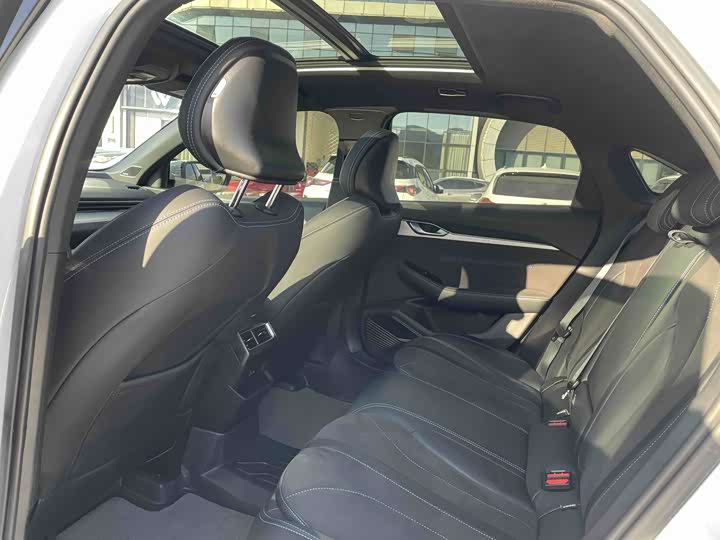 Фото 6 - Geely Preface