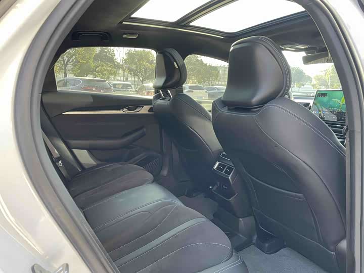 Фото 7 - Geely Preface