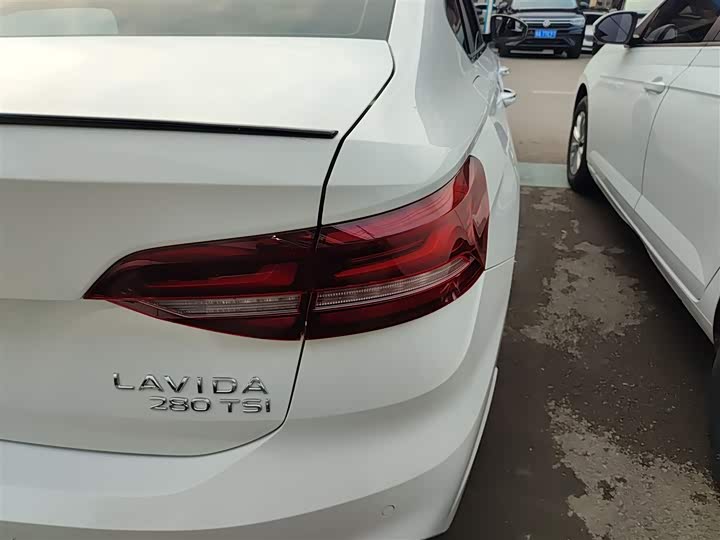 Фото 8 - Volkswagen Lavida