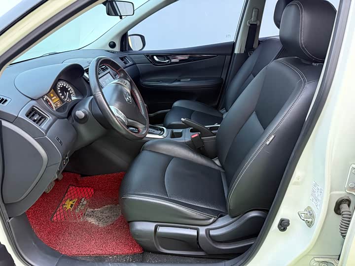 Фото 8 - Nissan Tiida