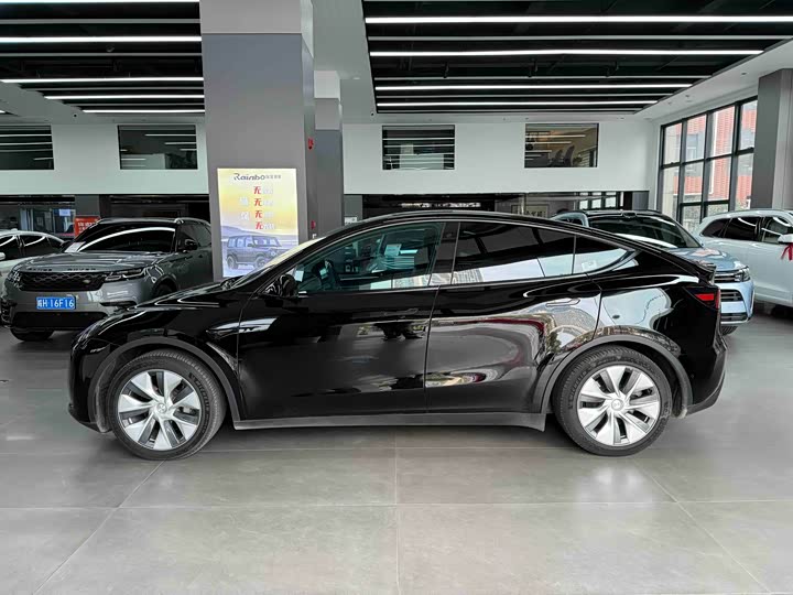 Фото 3 - Tesla Model Y