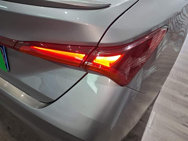 Фото 8 - Toyota Avalon