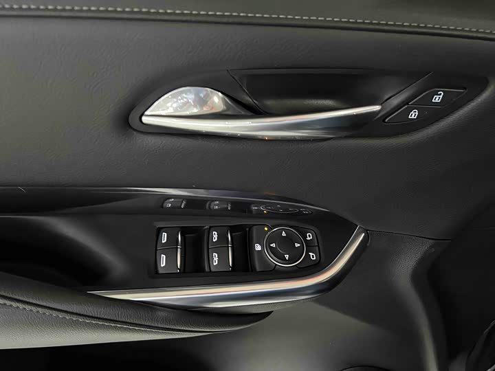 Фото 7 - Cadillac XT4