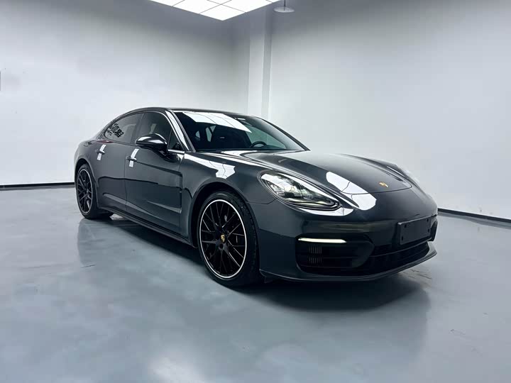 Фото 2 - Porsche Panamera