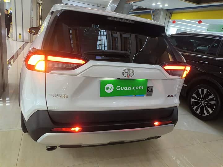 Фото 6 - Toyota RAV4