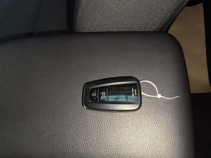 Фото 9 - Toyota RAV4