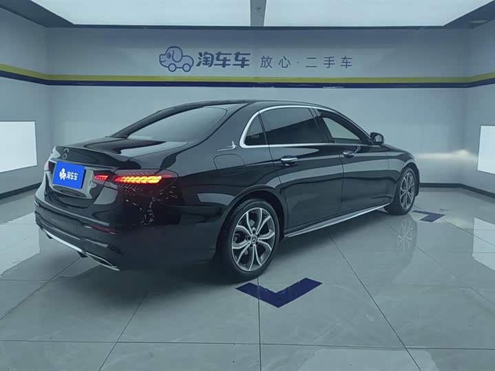 Фото 3 - Mercedes-Benz E-Class