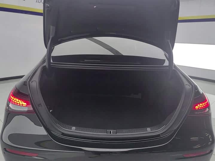 Фото 4 - Mercedes-Benz E-Class