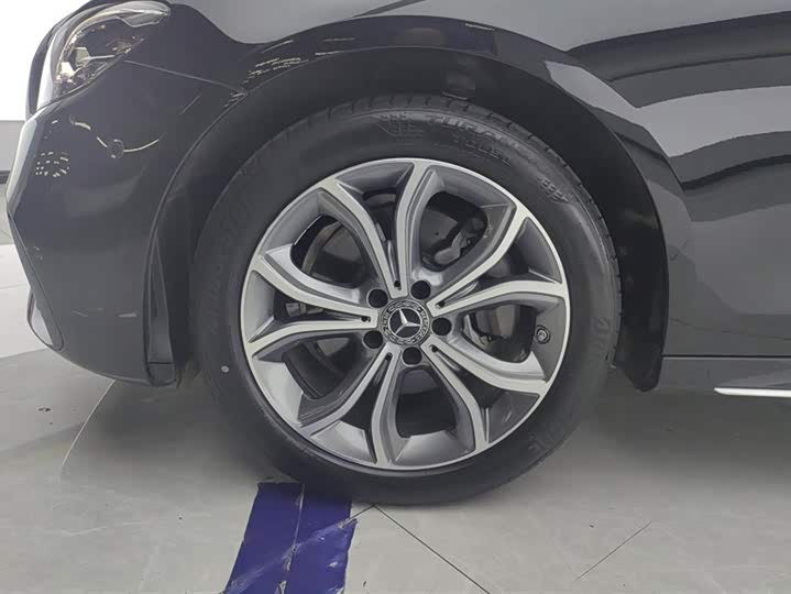 Фото 6 - Mercedes-Benz E-Class