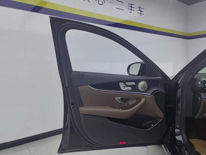 Фото 7 - Mercedes-Benz E-Class