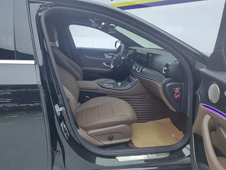 Фото 8 - Mercedes-Benz E-Class