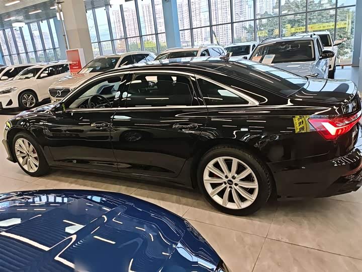 Фото 5 - Audi A6L