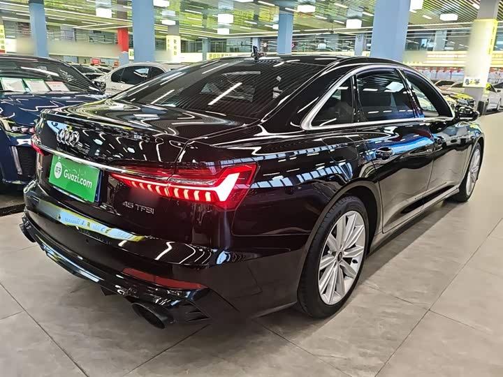 Фото 7 - Audi A6L