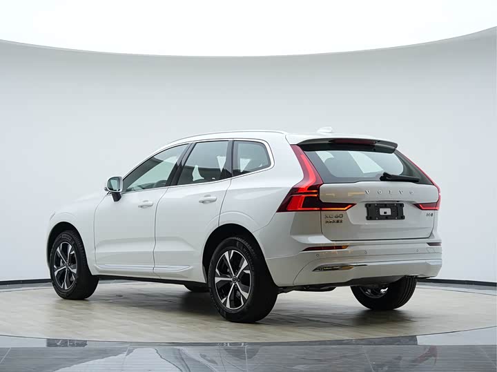 Фото 6 - Volvo XC60