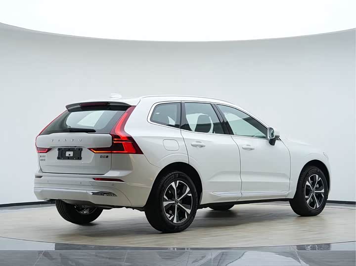 Фото 8 - Volvo XC60