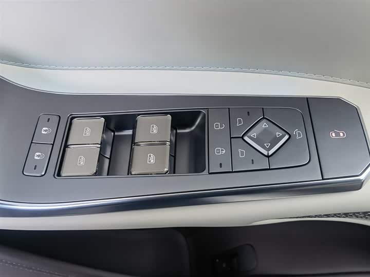 Фото 9 - Denza Z9