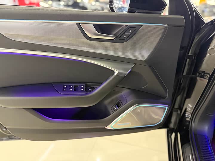 Фото 7 - Audi A6L