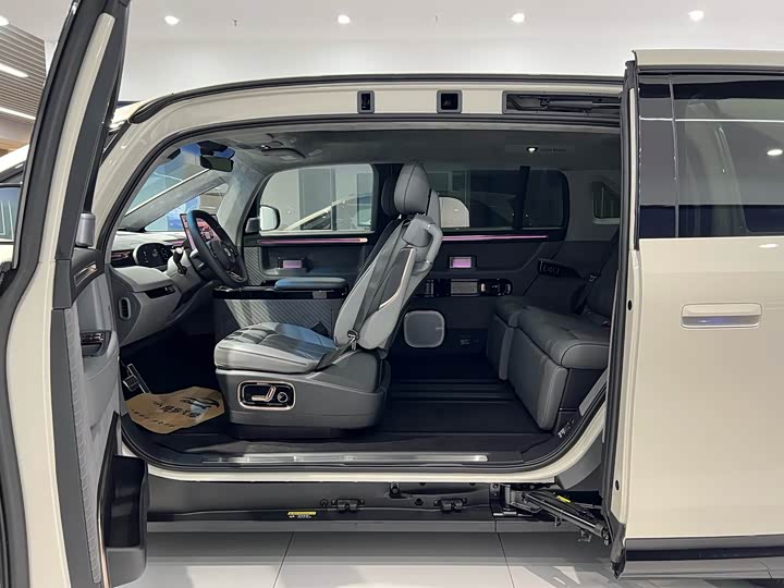 Фото 7 - Zeekr Mix