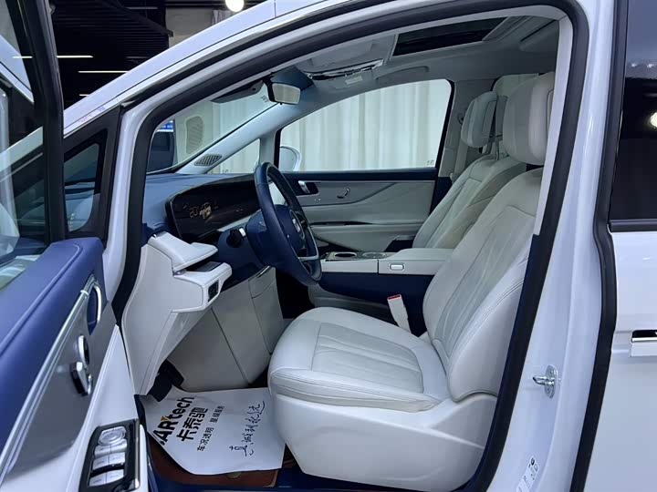 Фото 5 - Buick GL8 Hybrid