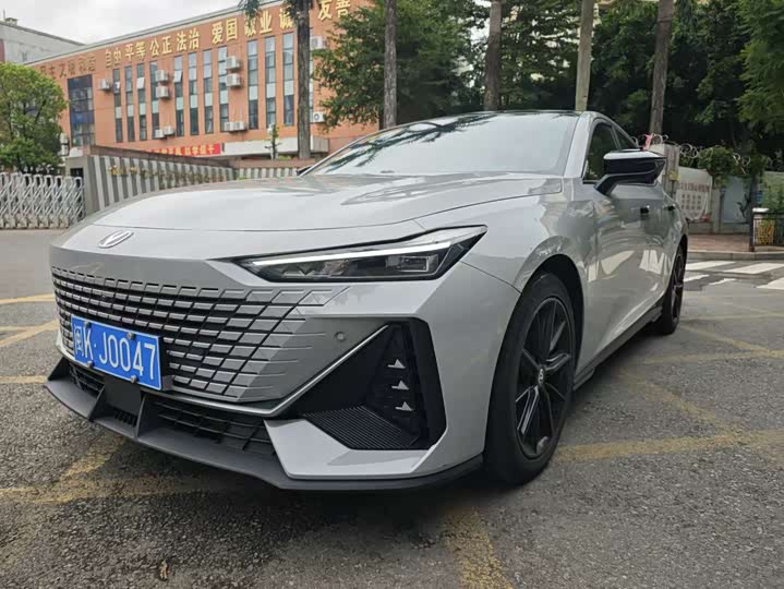 Фото 1 - Changan UNI-V