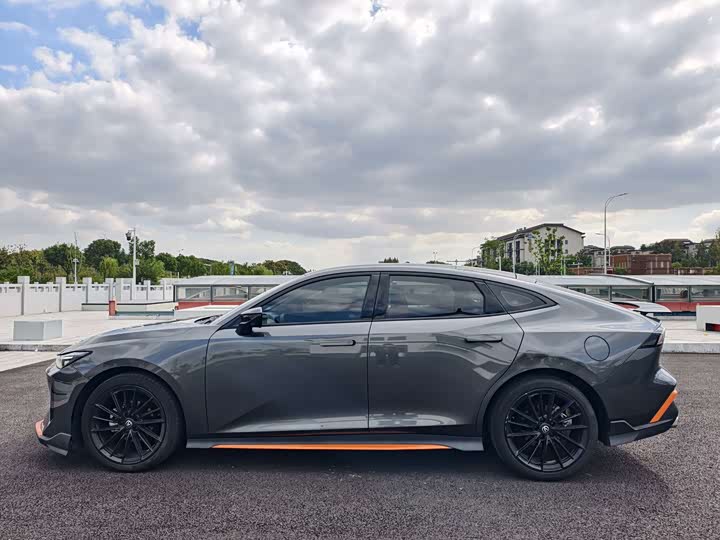 Фото 4 - Changan UNI-V