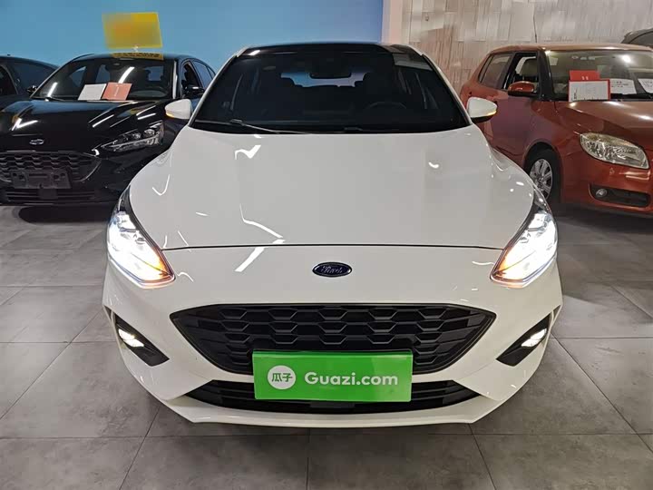 Фото 3 - Ford Focus