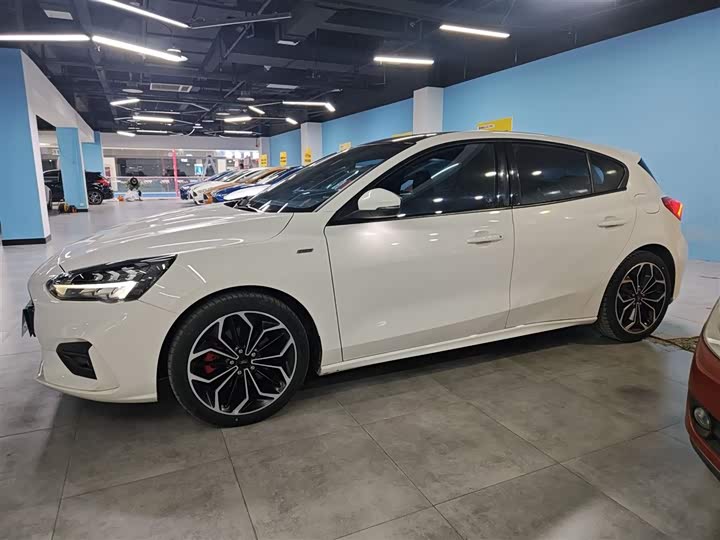 Фото 5 - Ford Focus