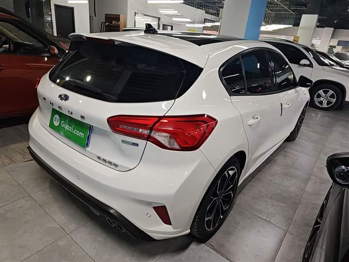 Фото 7 - Ford Focus