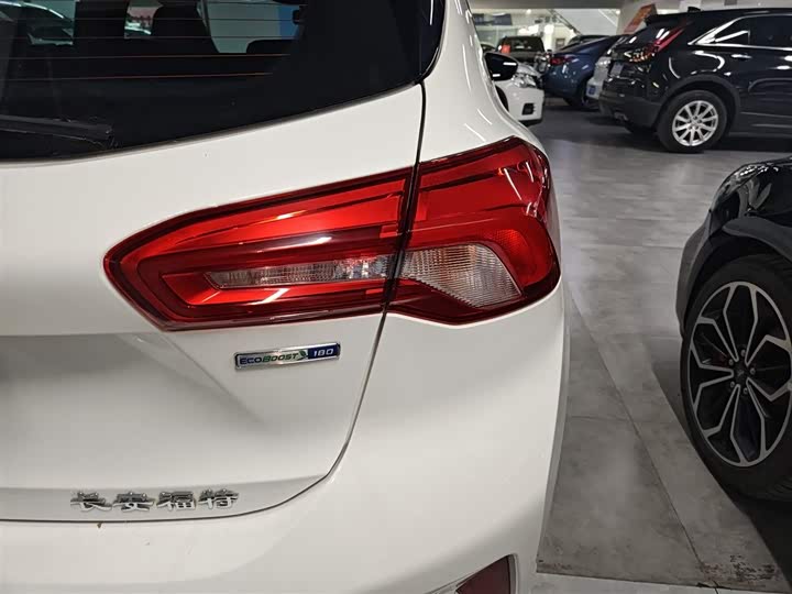 Фото 8 - Ford Focus