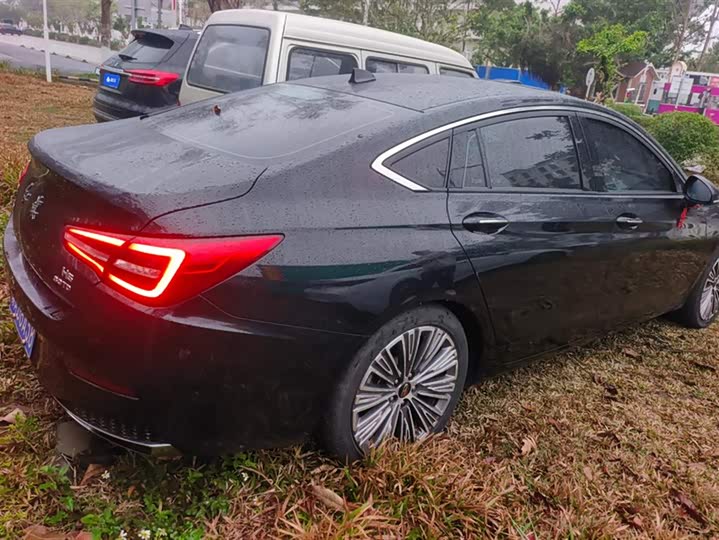 Фото 3 - Hongqi H5